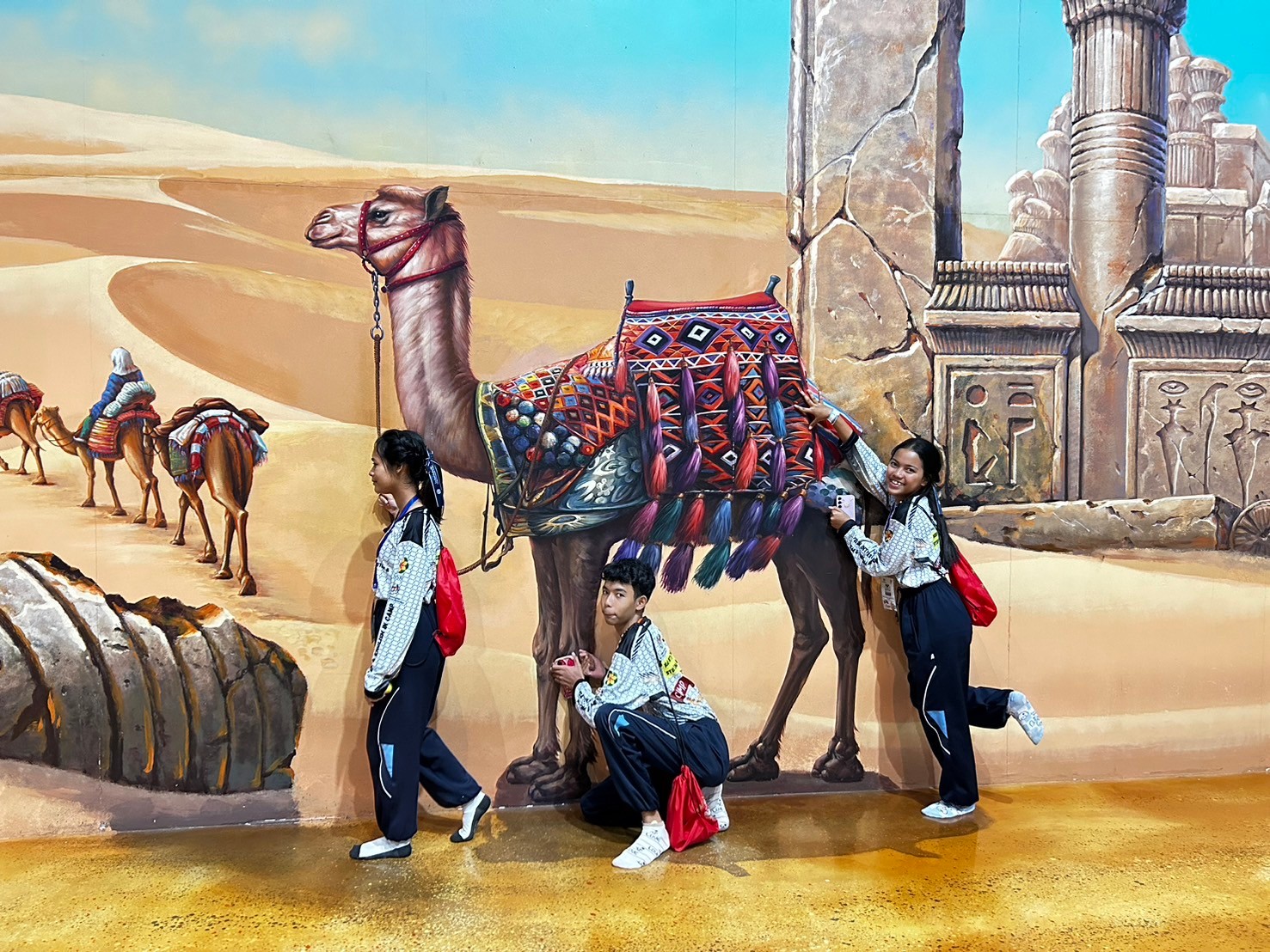 LINE_ALBUM_khay Stem and English Camp n prathes maleseiy_241120_26.jpg